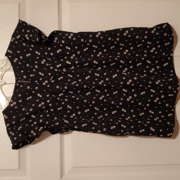 Forever 21 Black Floral Ruffled Sleeve Top Size Small - Picture 8 of 8